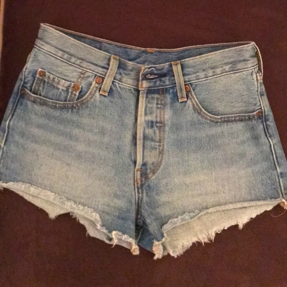 NWOT Levi’s jean shorts